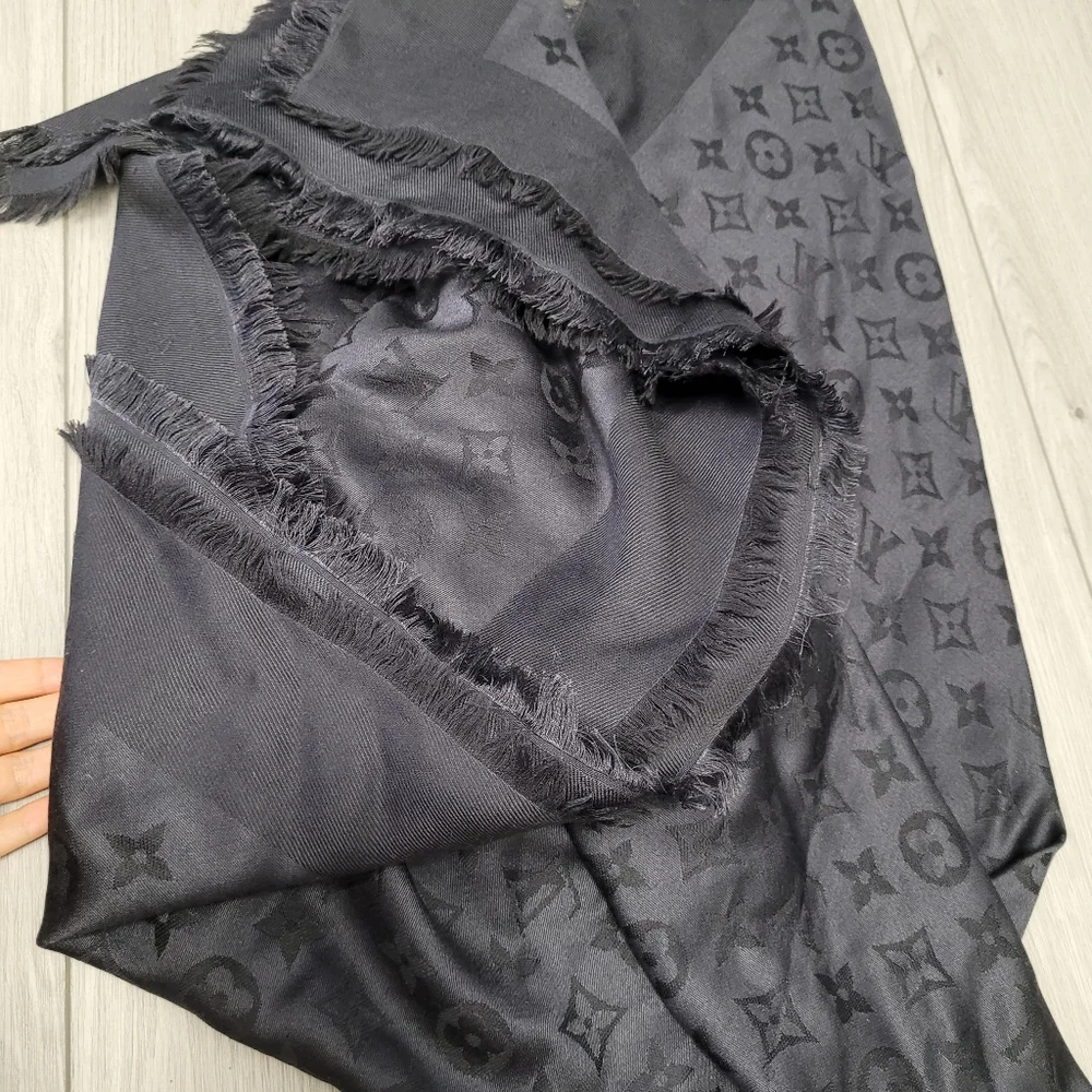 Louis Vuitton oversized shawl/ scarf - Picture 6 of 7